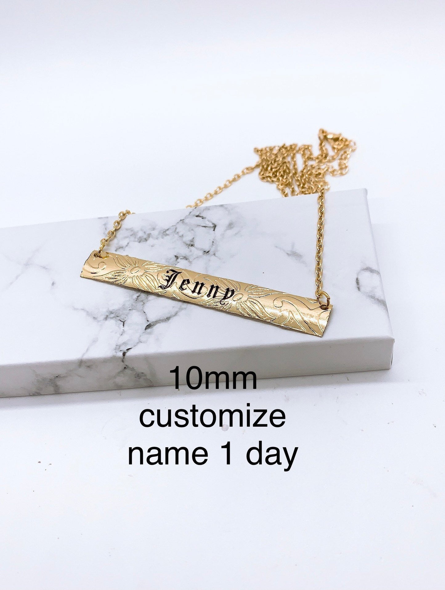 10mm Hawaiian Jewelry Flower Background Personalized Customize Name Plate Necklace : Hamilton Gold