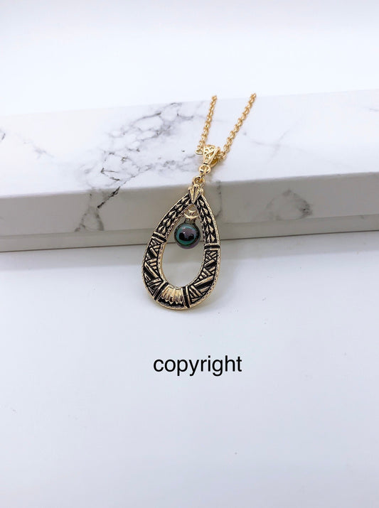 Tribal Teardrop : Hamilton Gold Necklace with Peacock/Rainbow Shell Pearls