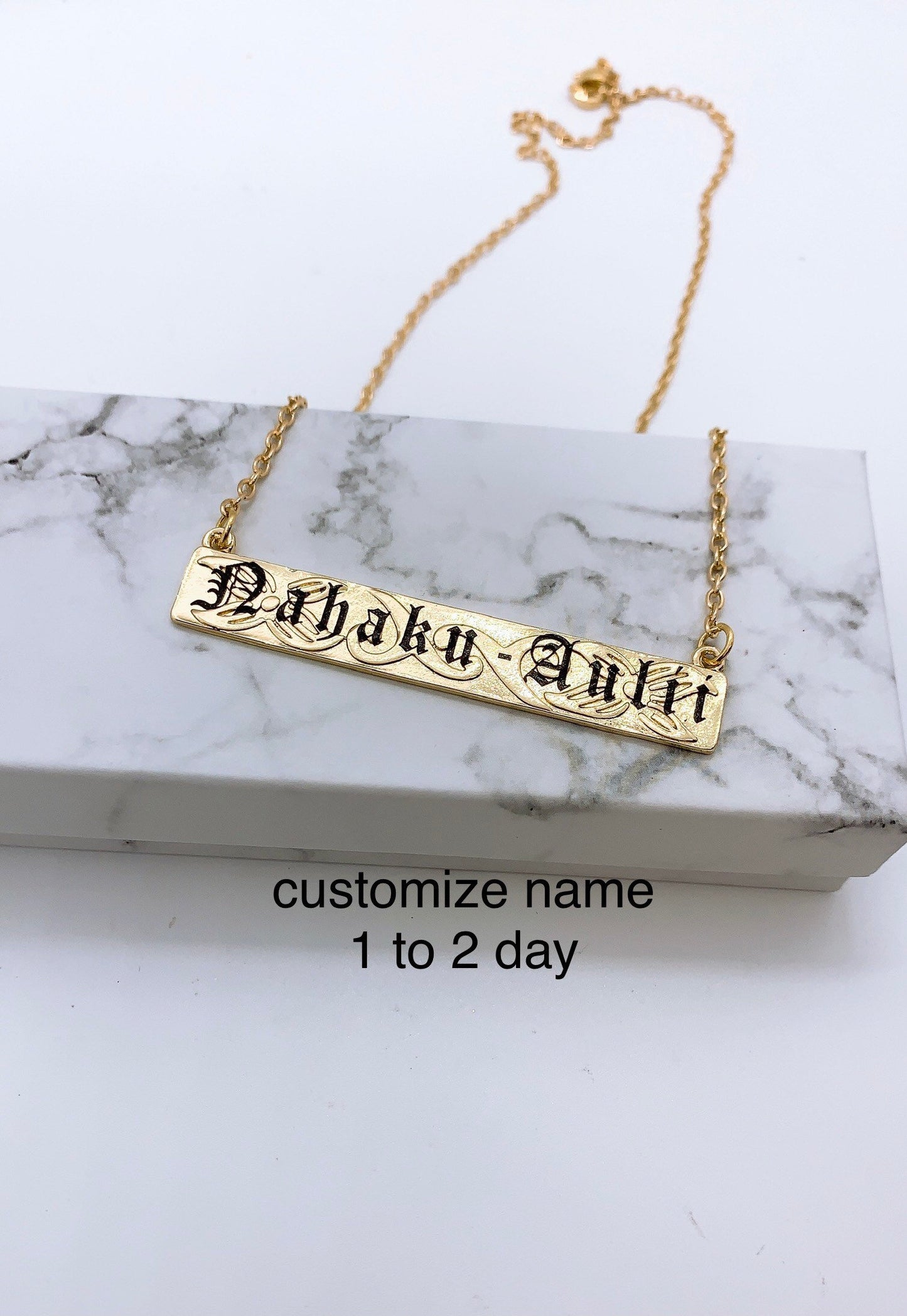 10mm Hawaiian Jewelry Flower Background Personalized Customize Name Plate Necklace : Hamilton Gold