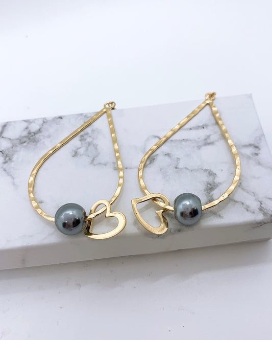 Heart Charm Teardrop: Hamilton Gold Earring with  Shell Pearls