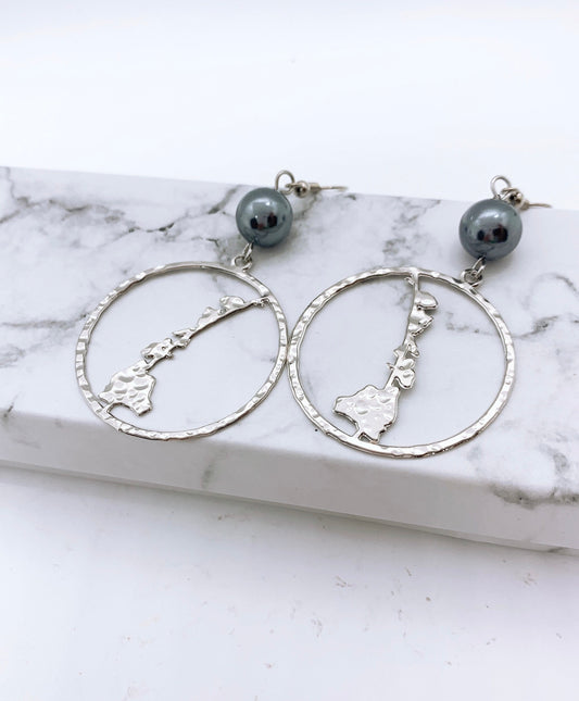 Hawaiian State Island Circle Design Earrings: Hamilton Silver Earring with Shell Pearls