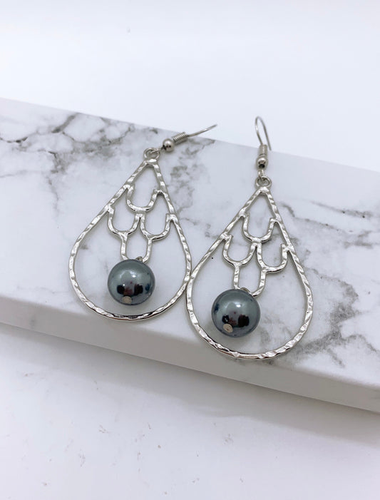 Mermaid Scales Teardrop: Hamilton Silver Earring with  Shell Pearls